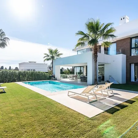 Extravagant 5-bdrm - Heated Pool & Gym *