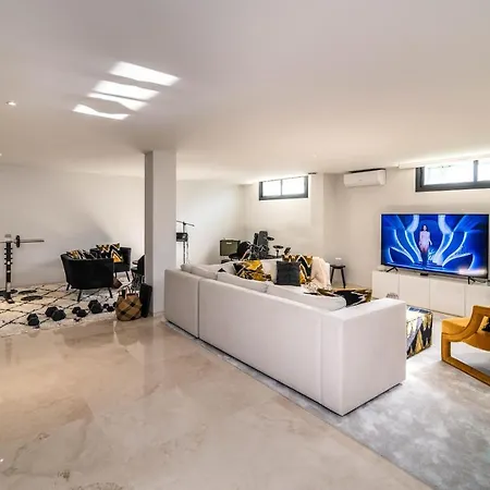 Extravagant 5-bdrm - Heated Pool & Gym Estepona