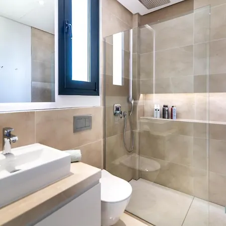 Villa Extravagant 5-bdrm - Heated Pool & Gym Estepona