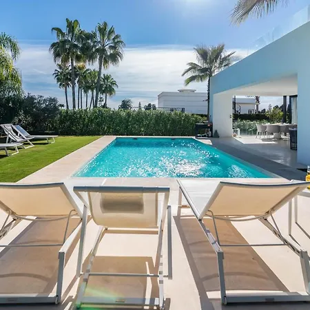 Villa Extravagant 5-bdrm - Heated Pool & Gym
